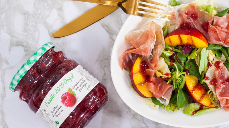 Salade de nectarines, de jambon de Parme et de confiture de framboises