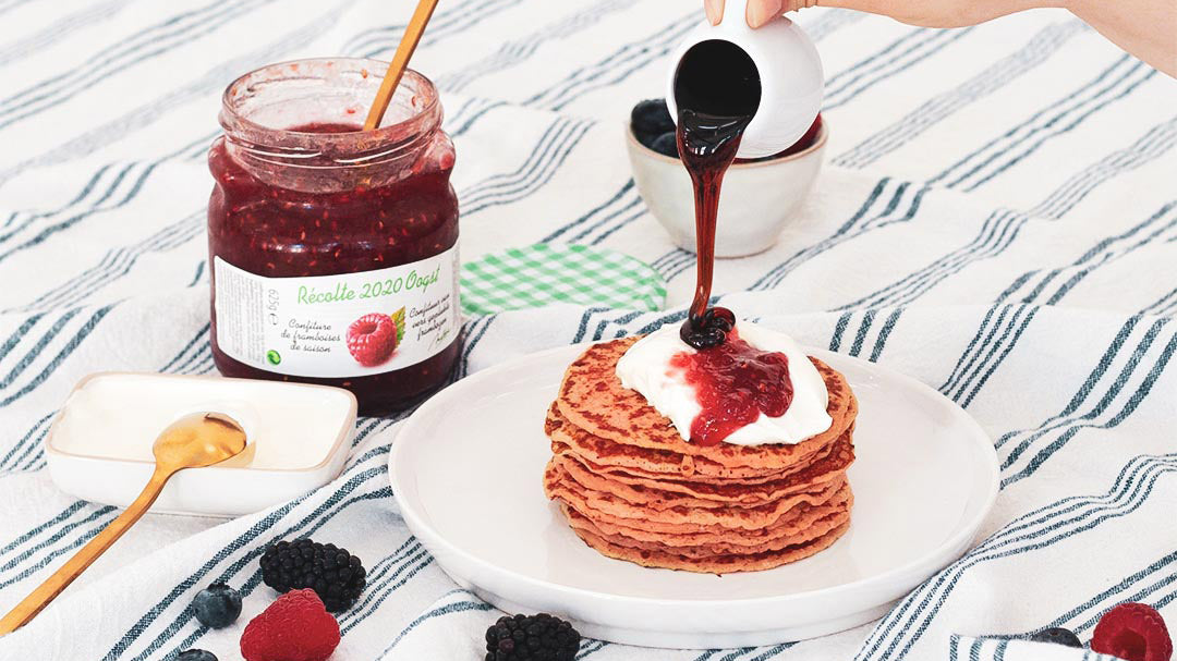 Pancakes red velvet à la confiture de framboises Materne