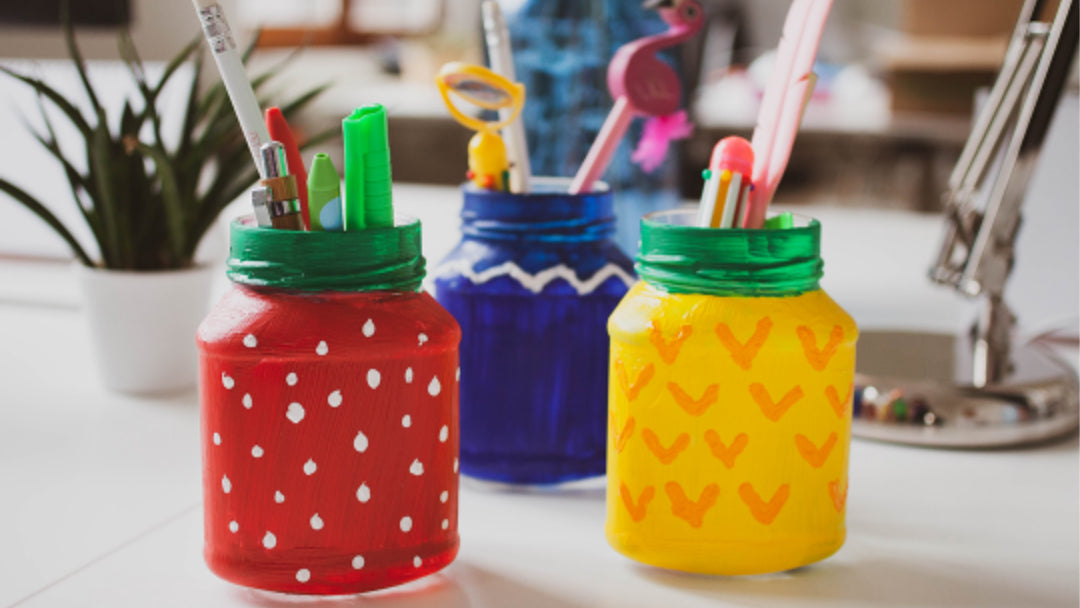 Pots à crayons colorés