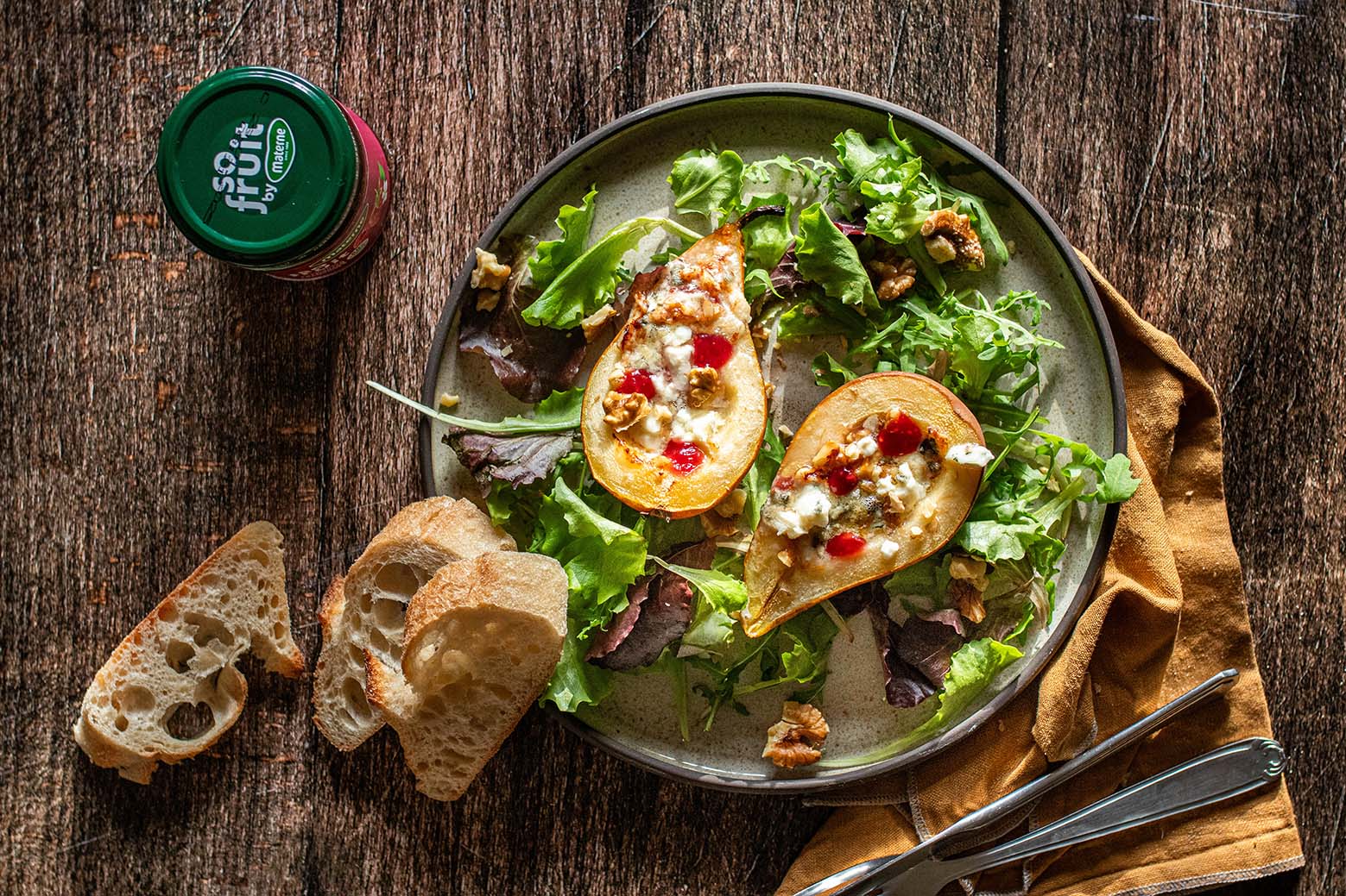 Poire rôtie fondante au roquefort et confiture SoFruit à la framboise