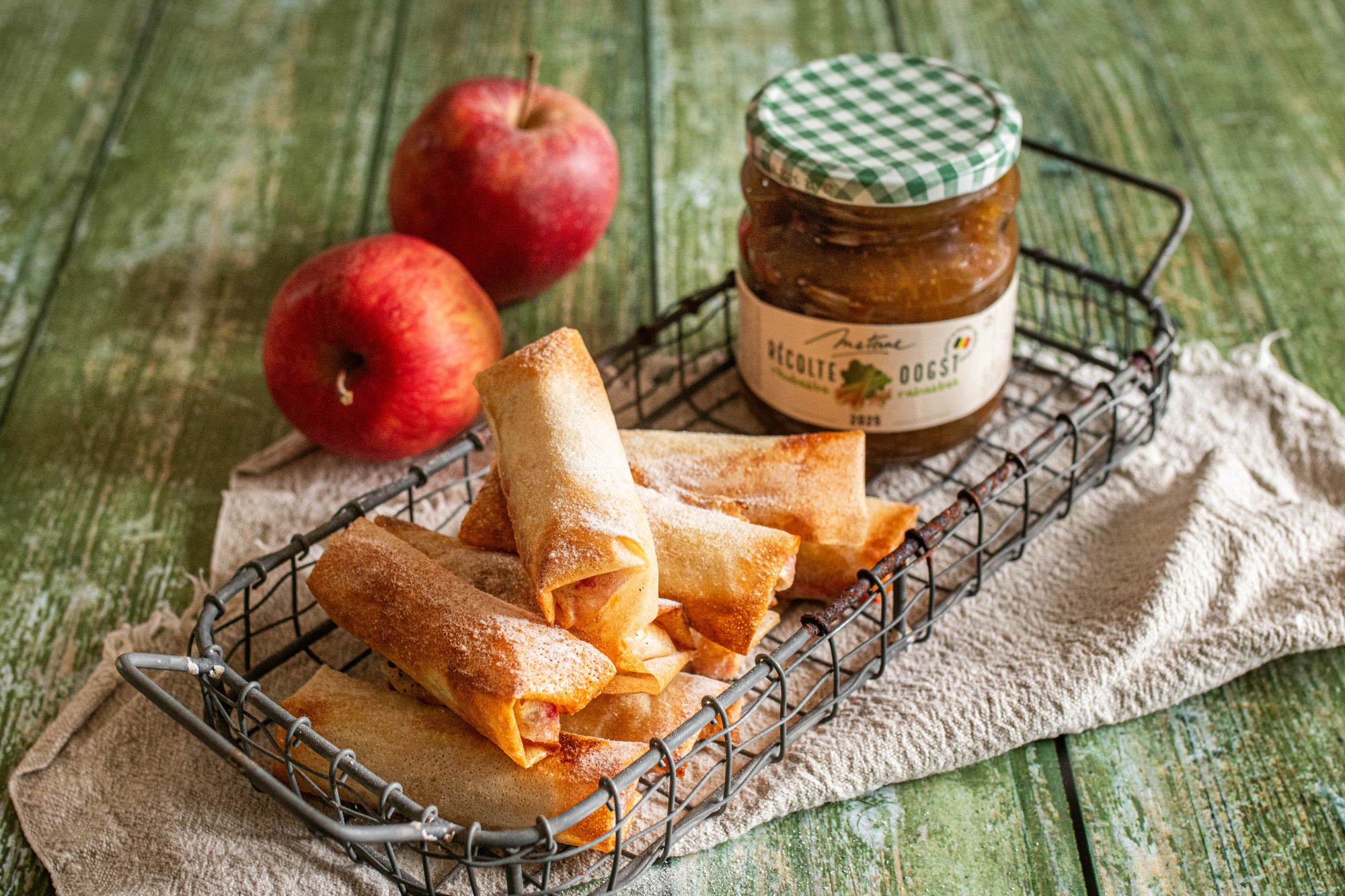 Cigares croustillants aux pommes & confiture de rhubarbe
