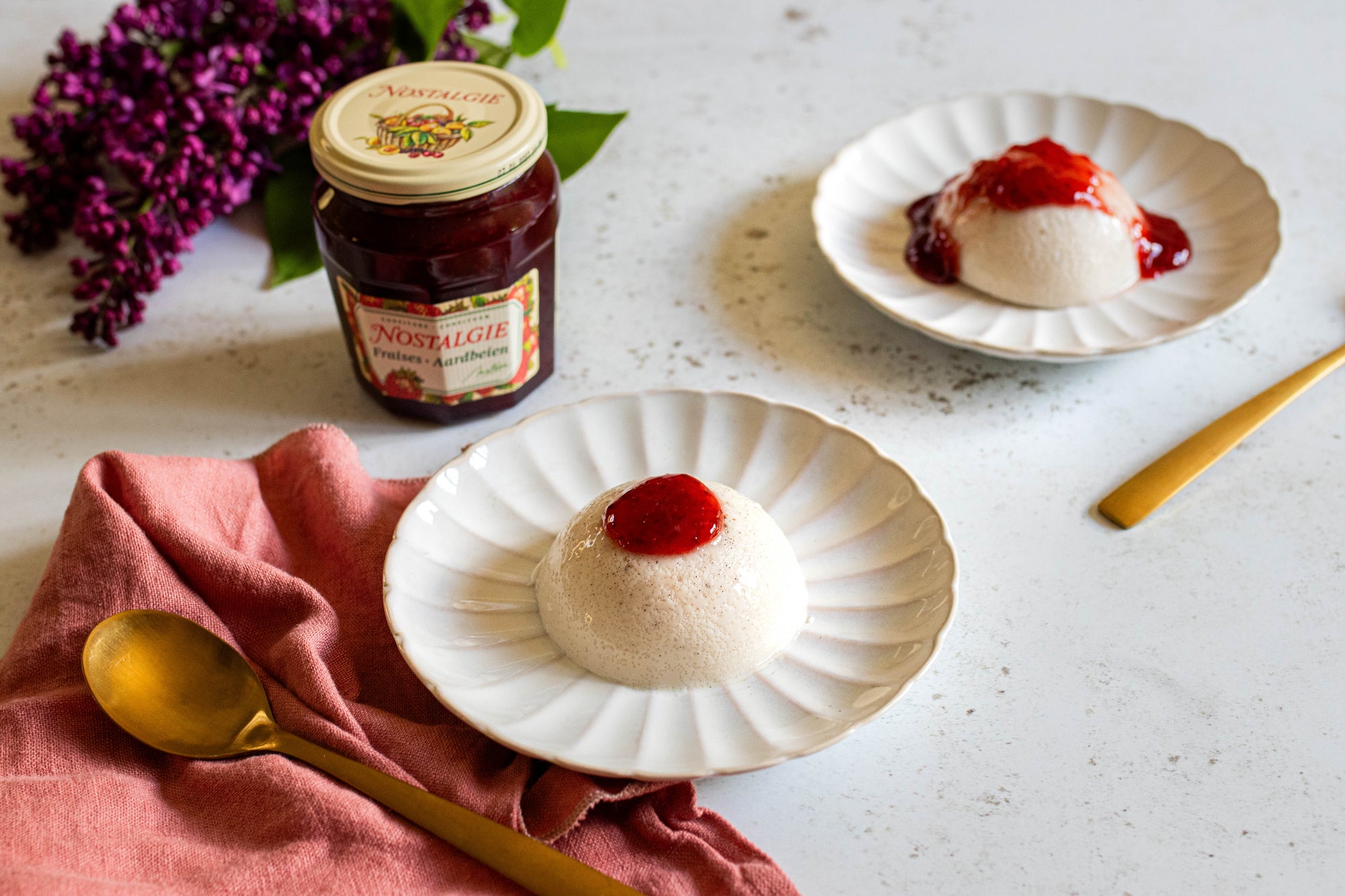 Blanc-manger vegan au lait d’amande & confiture allégée fraises