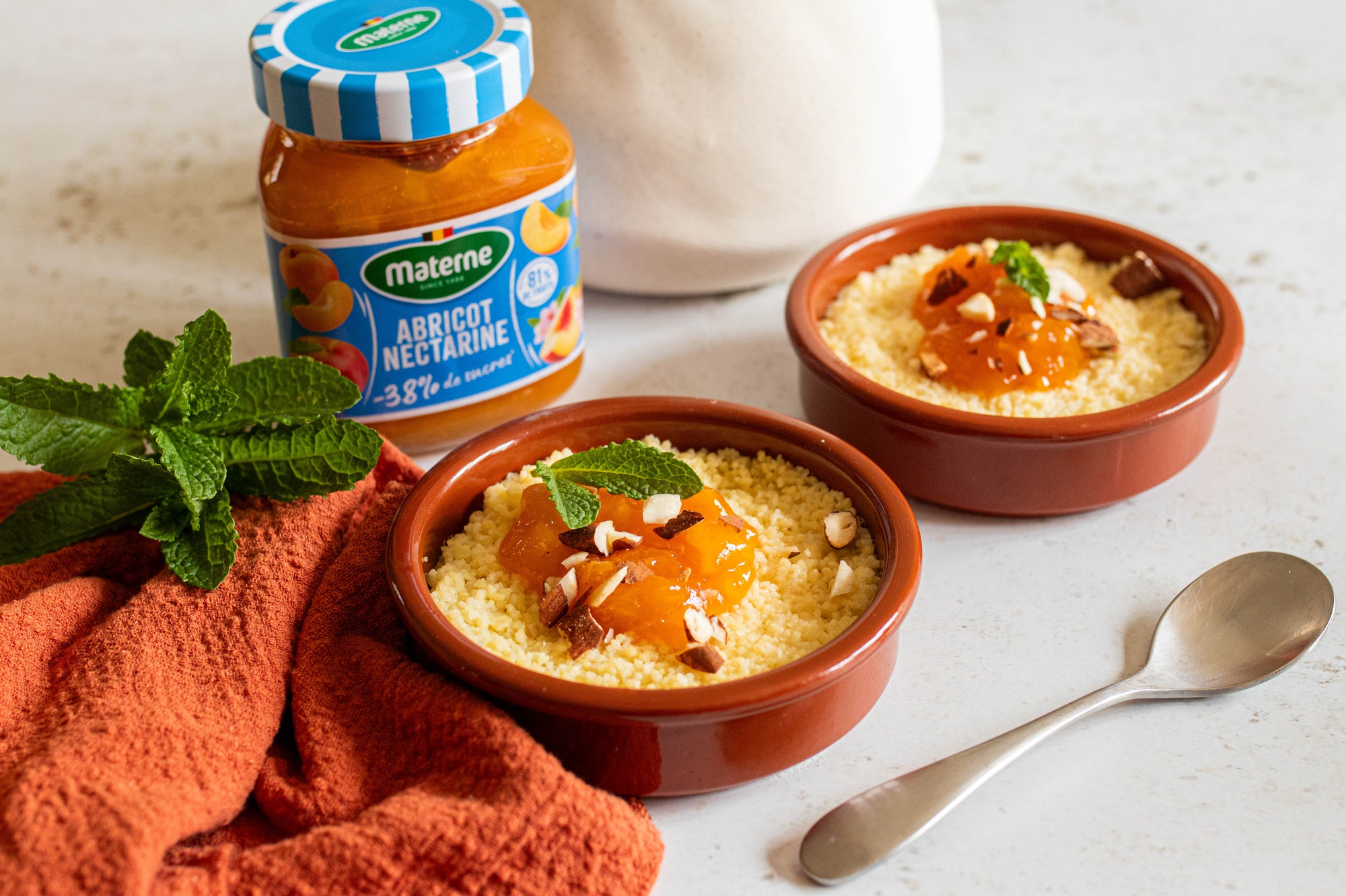 Semoule au lait à la fleur d’oranger & confiture abricot-nectarine