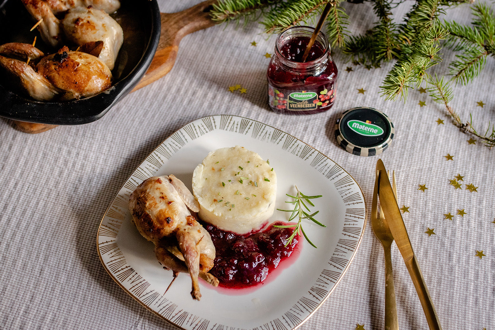 Cailles farçies au pain d’épices, compote d’airelles Materne et purée de pommes de terre