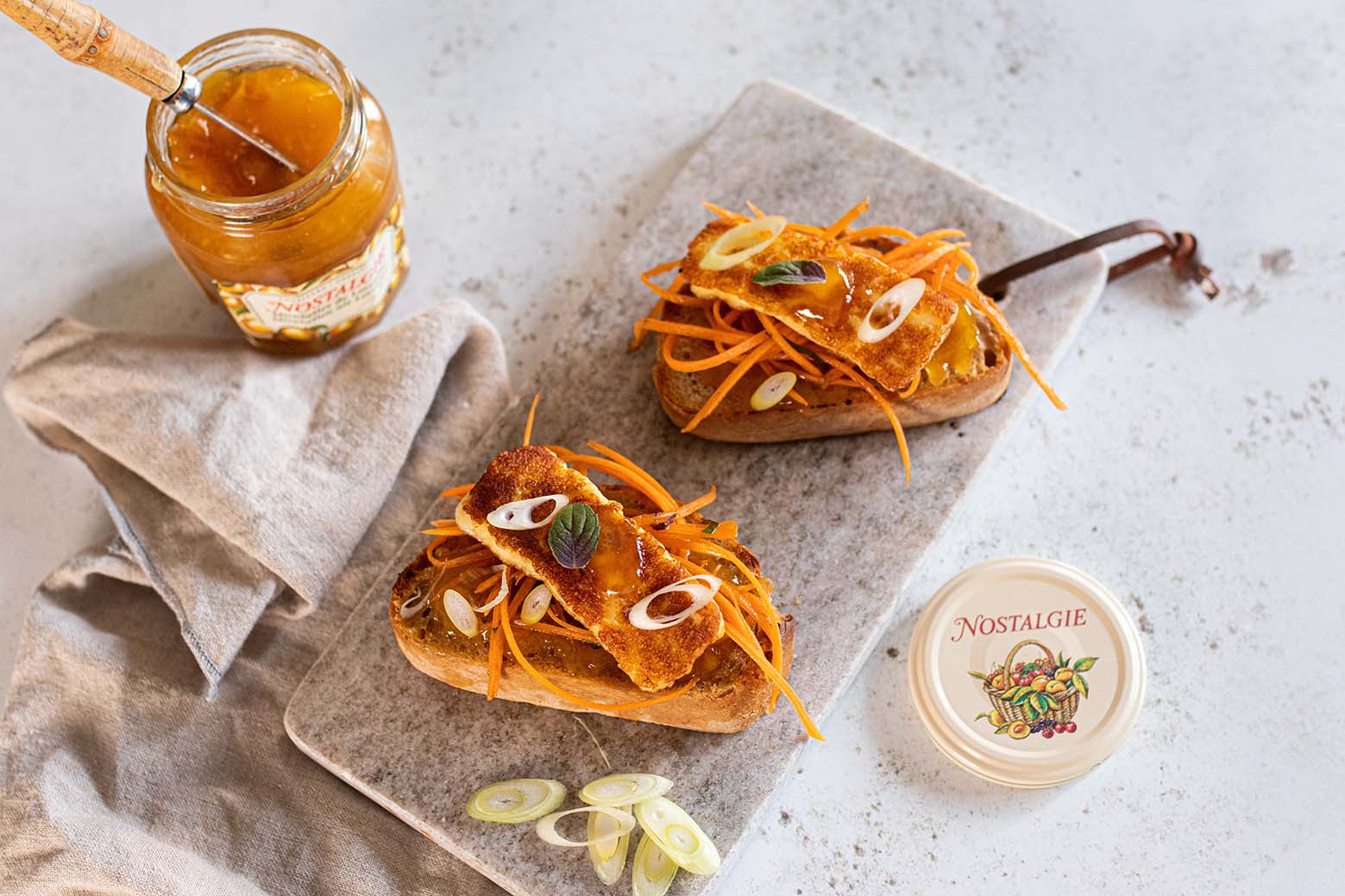 Toast au halloumi grillé et confiture Nostalgie Mirabelles de Lorraine
