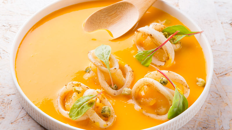 Potage au potiron et aux carottes à la pomme et au calamar