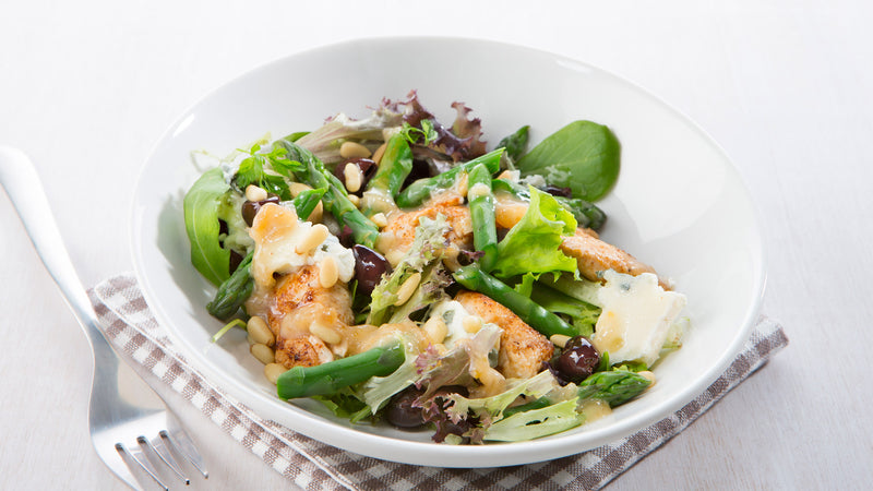 Salade à la lotte, fromage bleu et vinaigrette aux 4 fruits jaunes