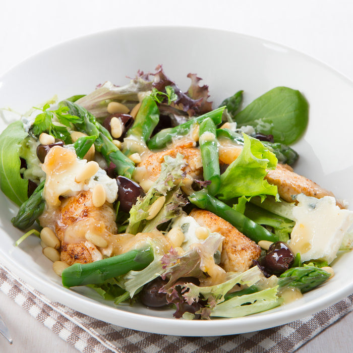 Salade à la lotte, fromage bleu et vinaigrette aux 4 fruits jaunes