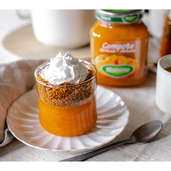 Verrines à la compote d'abricots, spéculoos concassé et chantilly