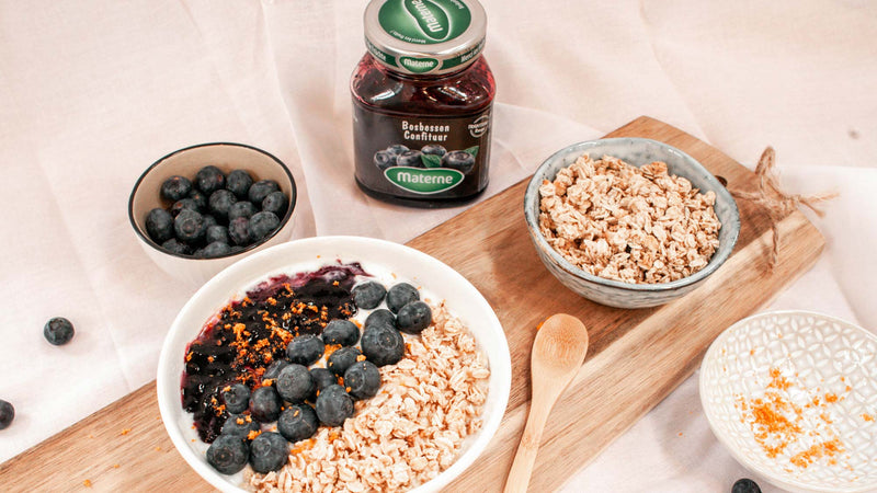 Materne bol de muesli au yaourt à la confiture de myrtilles