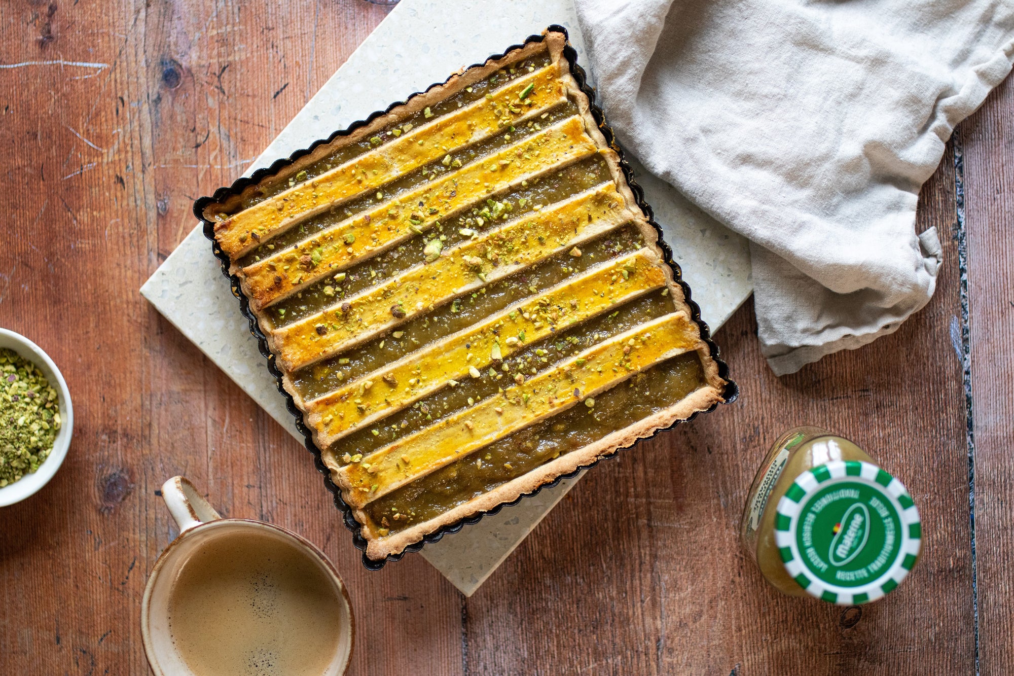 Tarte à la compote de rhubarbe Materne et pistaches