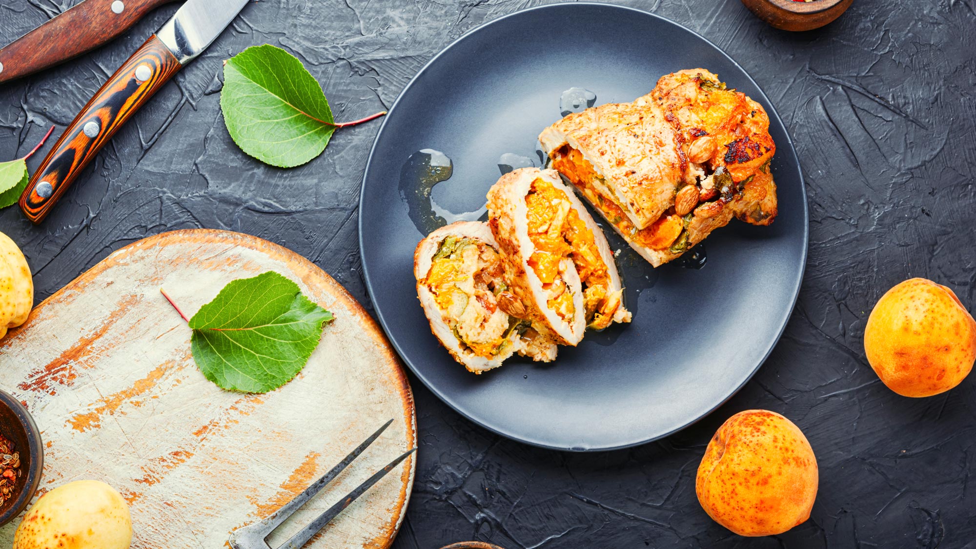 Roulade de porc aux piments, gingembre et compote d’abricots