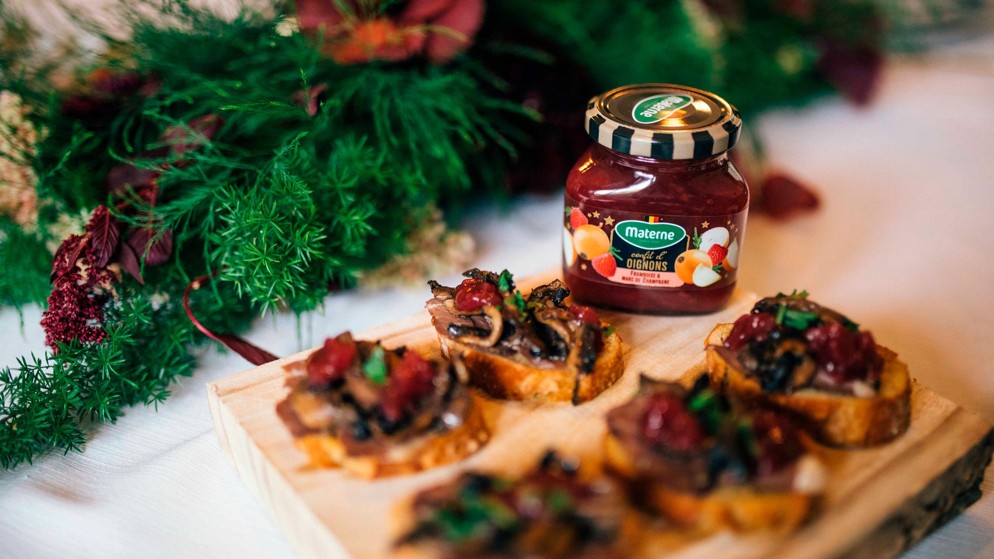Toast de magret de canard, fricassée de champignons et confit d’oignons à la framboise et Marc de Champagne