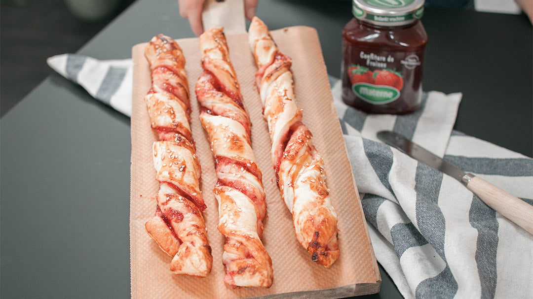 Torsades de pâte feuilletée à la confiture de fraises