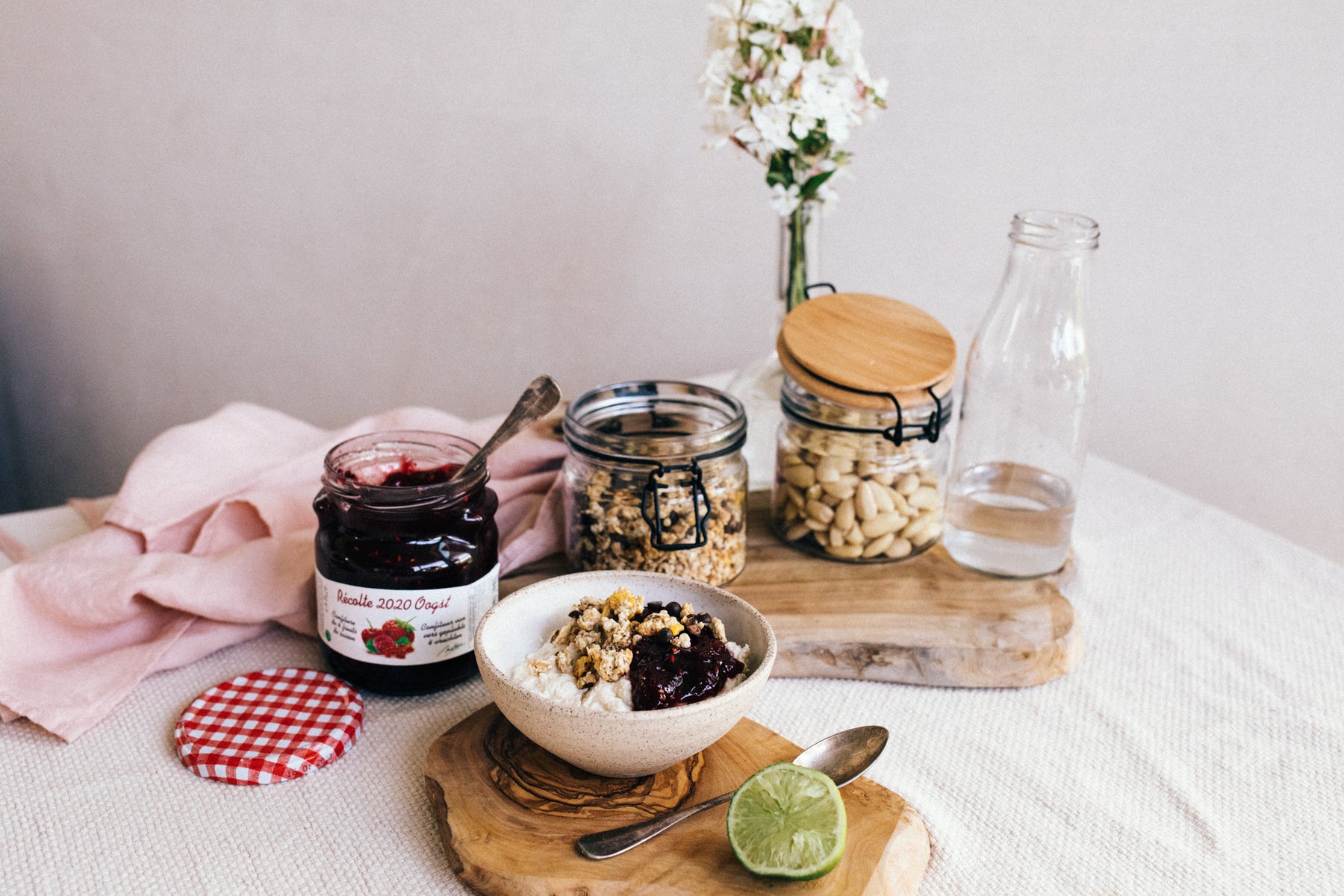 Crème d’amandes, confiture 4 fruits Récolte & granola