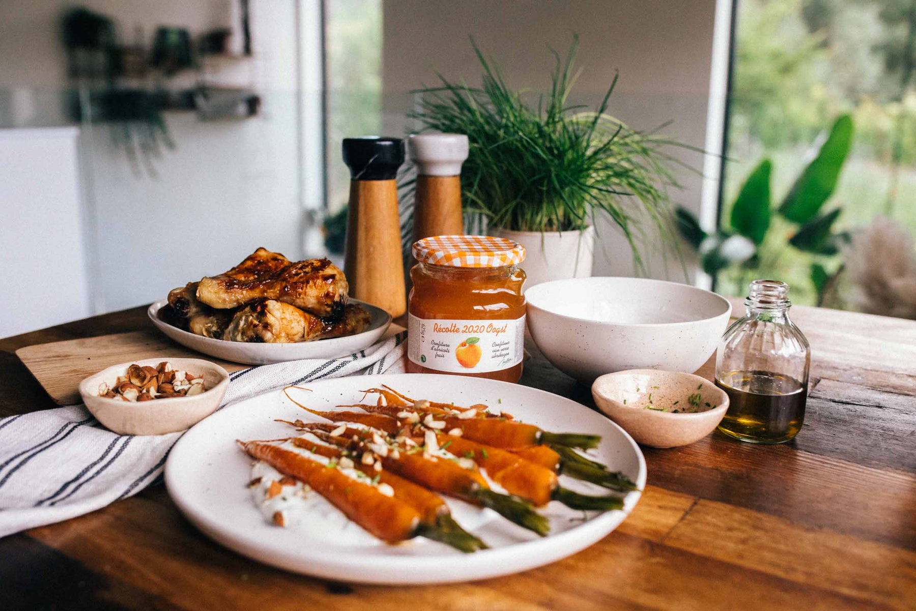 Jeunes carottes rôties, amandes grillées, sauce yaourt & confiture d’abricots Récolte