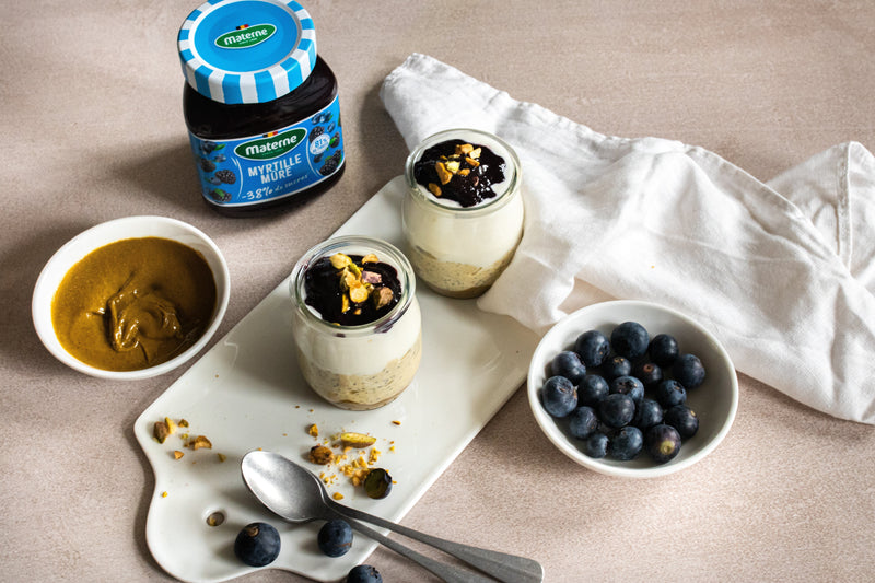 Crème de chia à la pistache & confiture de myrtille