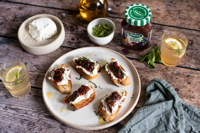 Bruschettas chèvre frais & prunes mentholées
