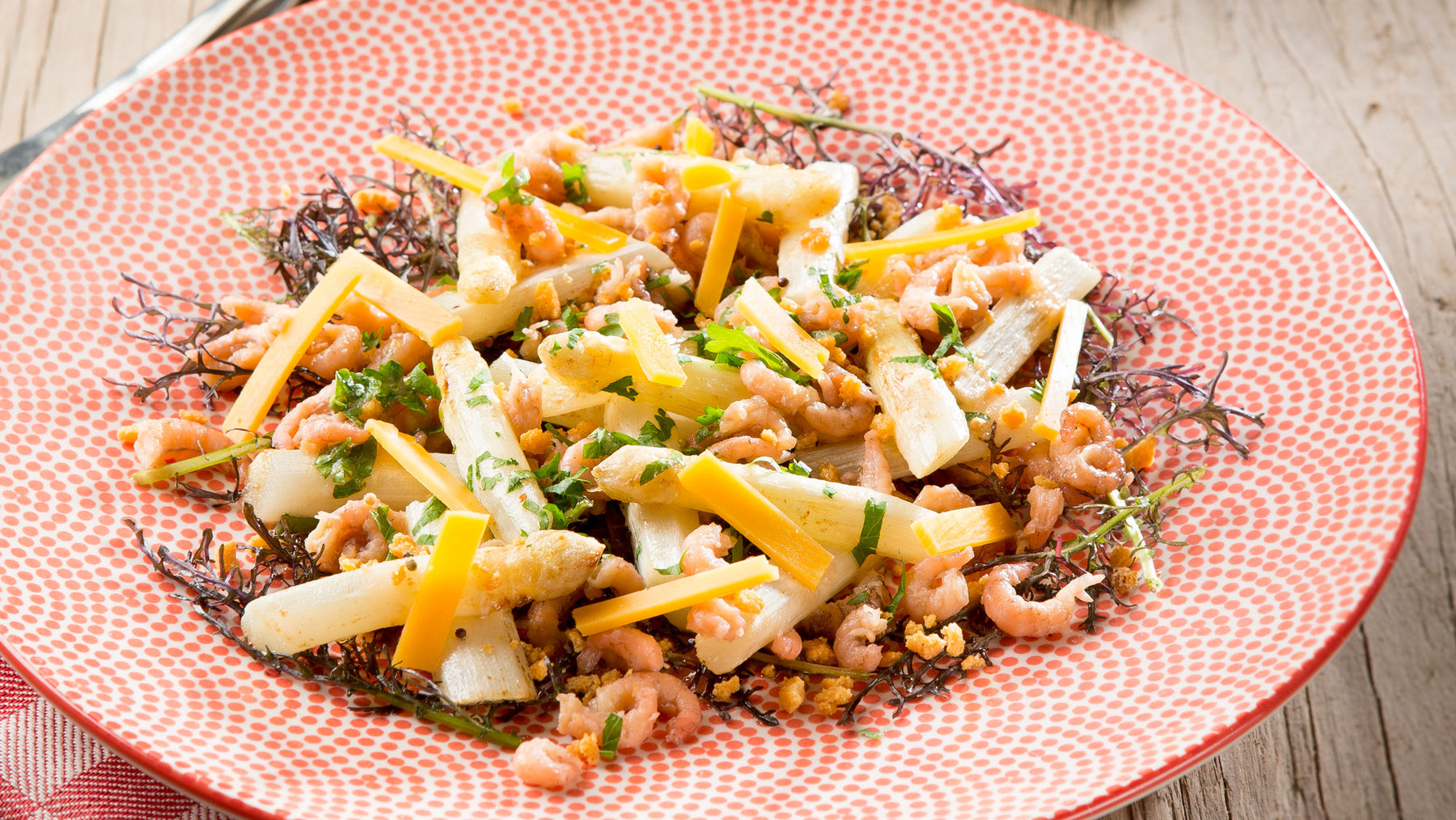 Salade d'asperges blanches et crevettes grises, vinaigrette aux fruits