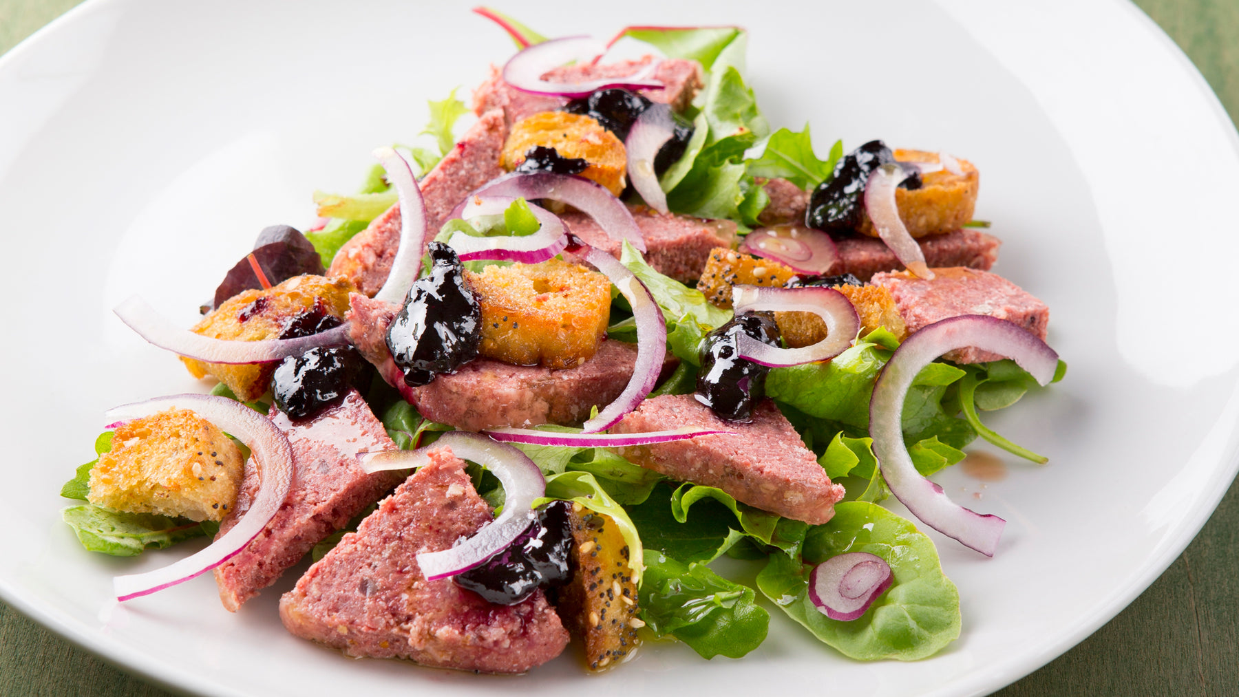 Savoureuse salade au corned-beef