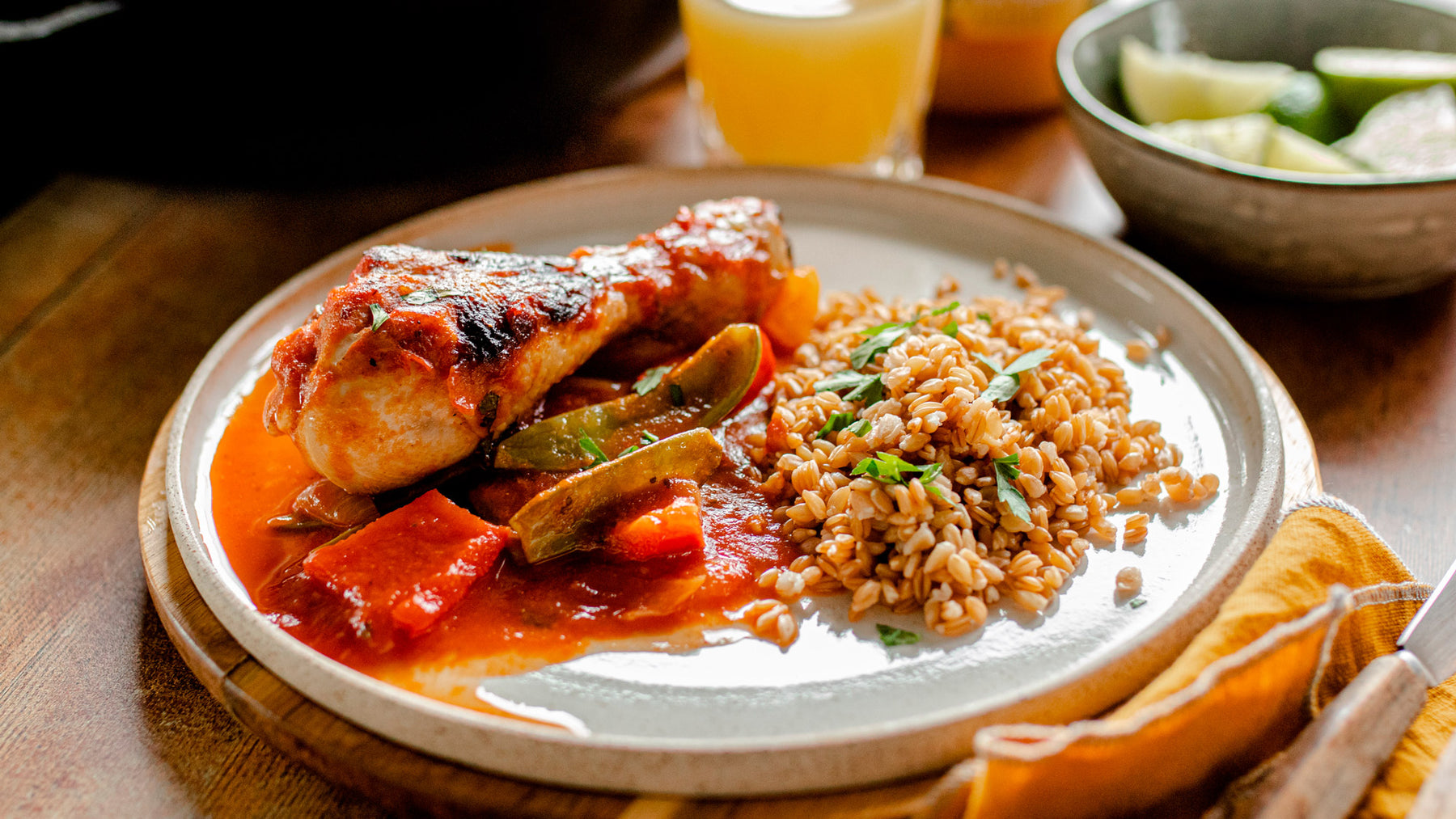 Pilons de poulet braisé à la sauce tomate et jus d’ananas Materne