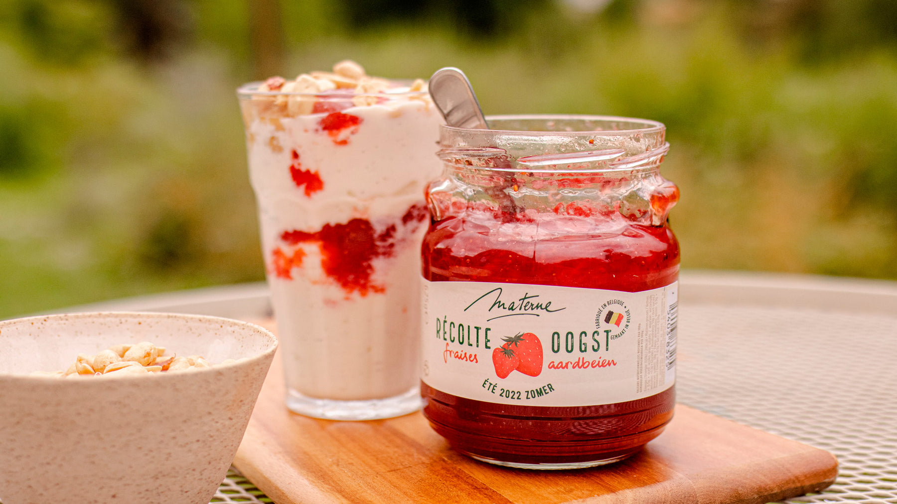 Sundae vanille, confiture de fraise Récolte et purée de cacahuète