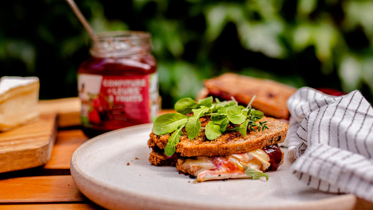 Croque au brie, betterave et confiture 3 fruits de leurs fruits — Materne