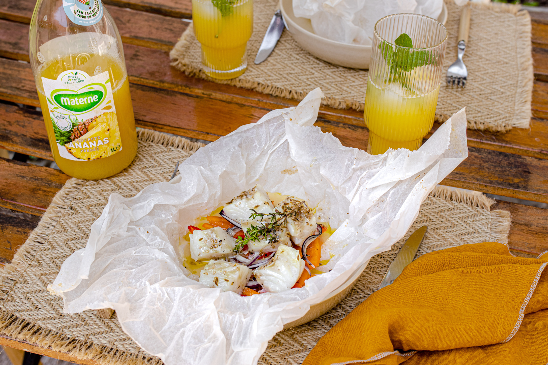 Papillote de cabillaud, jus d'ananas et légumes