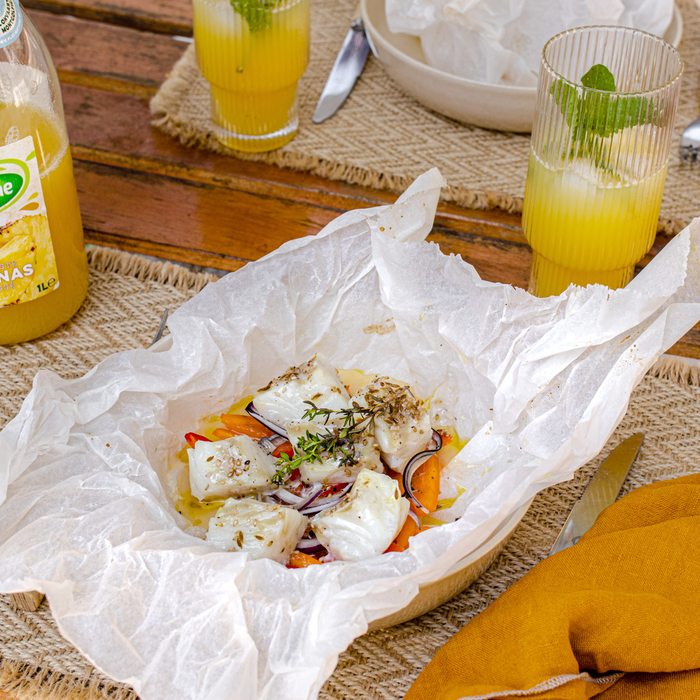 Papillote de cabillaud, jus d'ananas et légumes