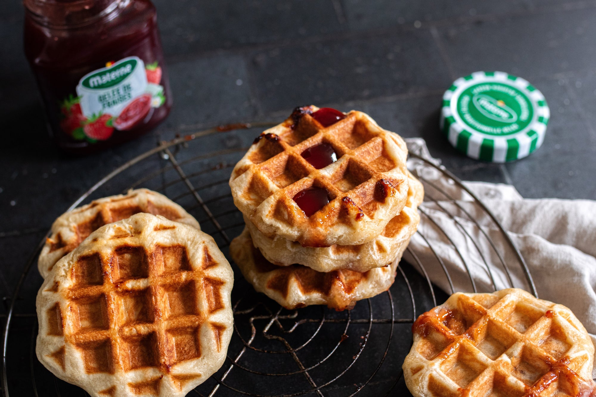 Gaufres briochées à la gelée de fraises